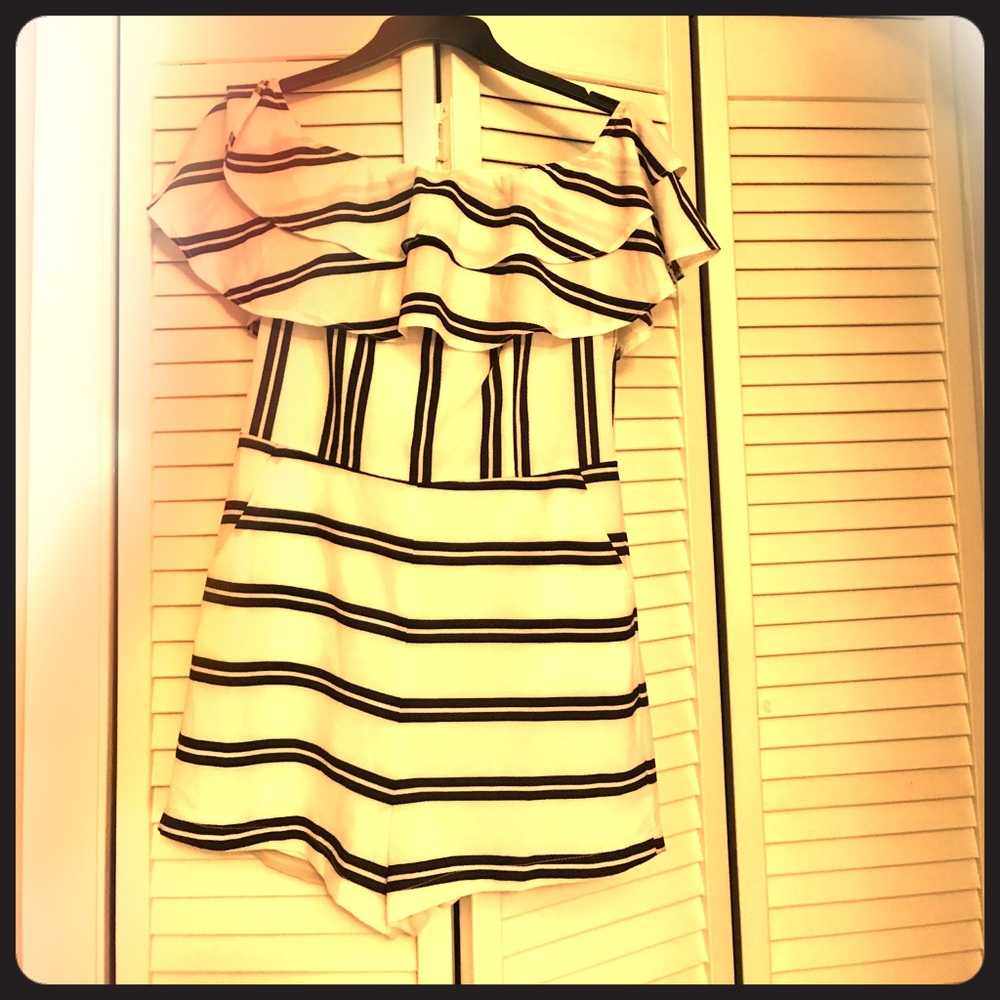 Romper white with black stripes! Super cute