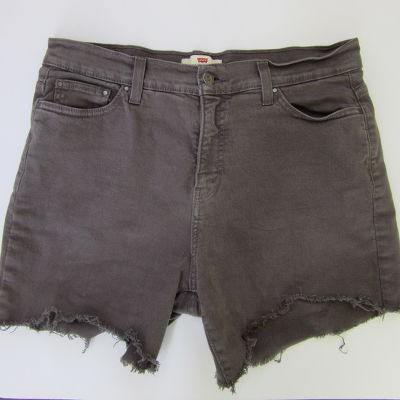 Levi's Pants - 🔸5 For 25🔸Levi’s 512 Perfectly Slimming Cut-Offs