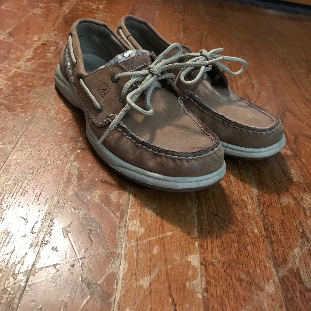 Speedy cheetah boat shoes