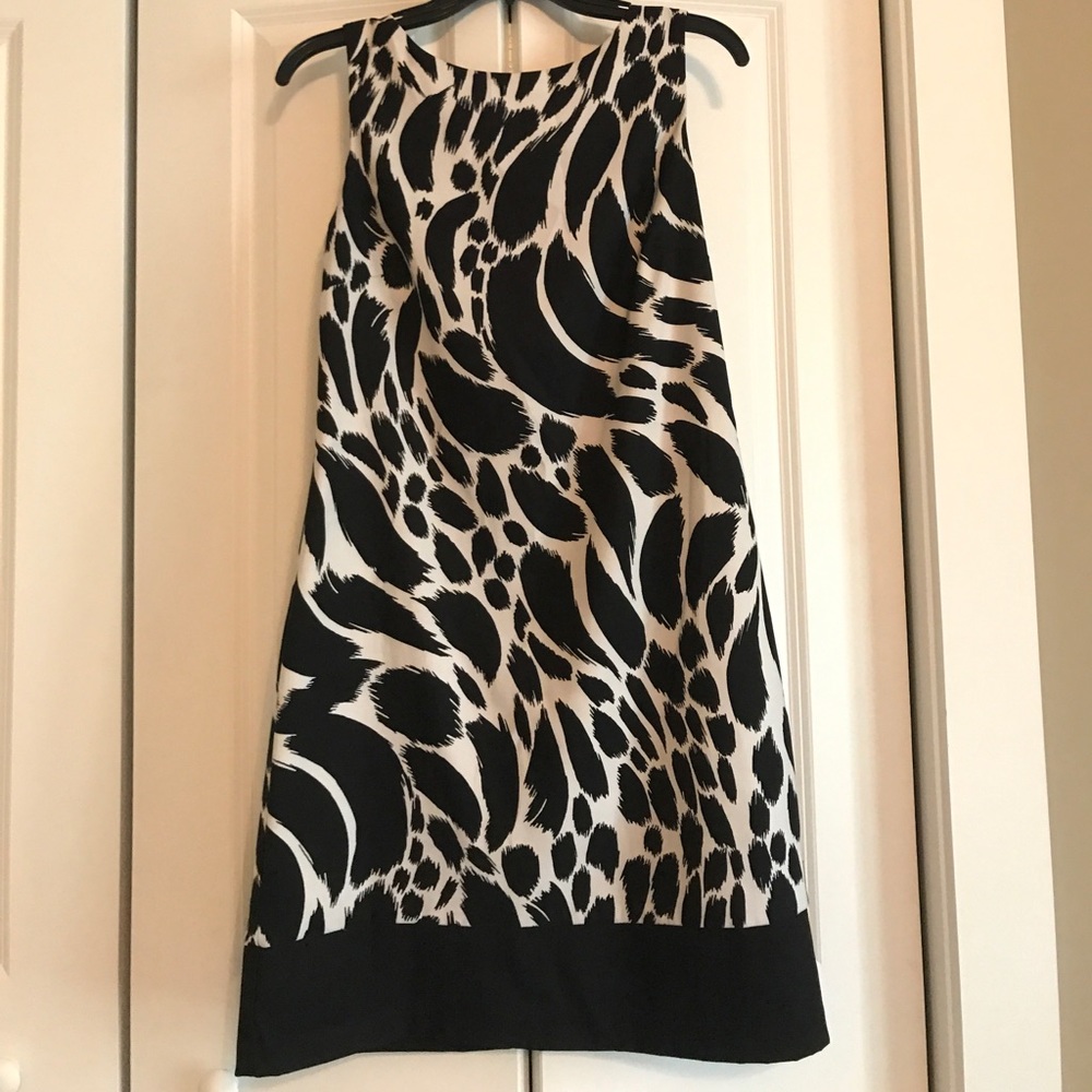 Black white shift dress