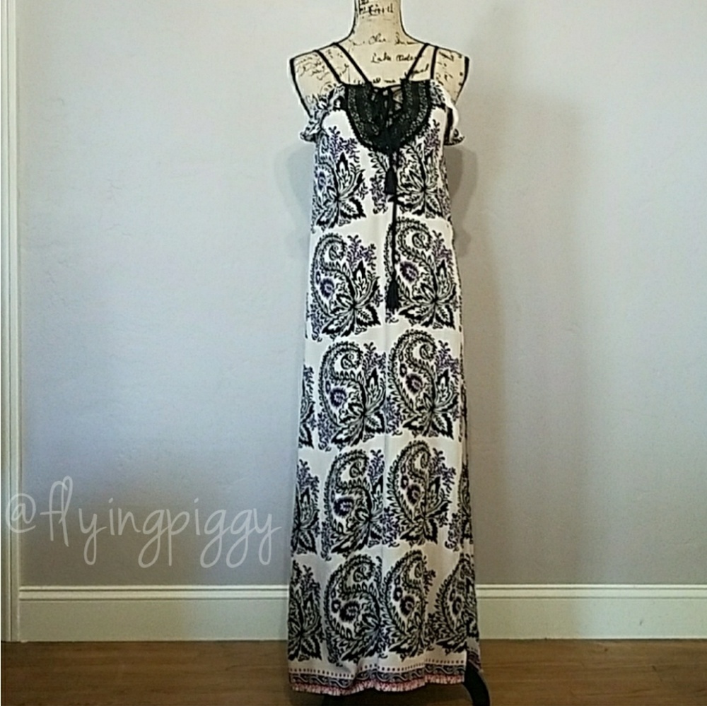 Plus Size Paisley Maxi Dress With Lace Details. - Picture 2 of 8