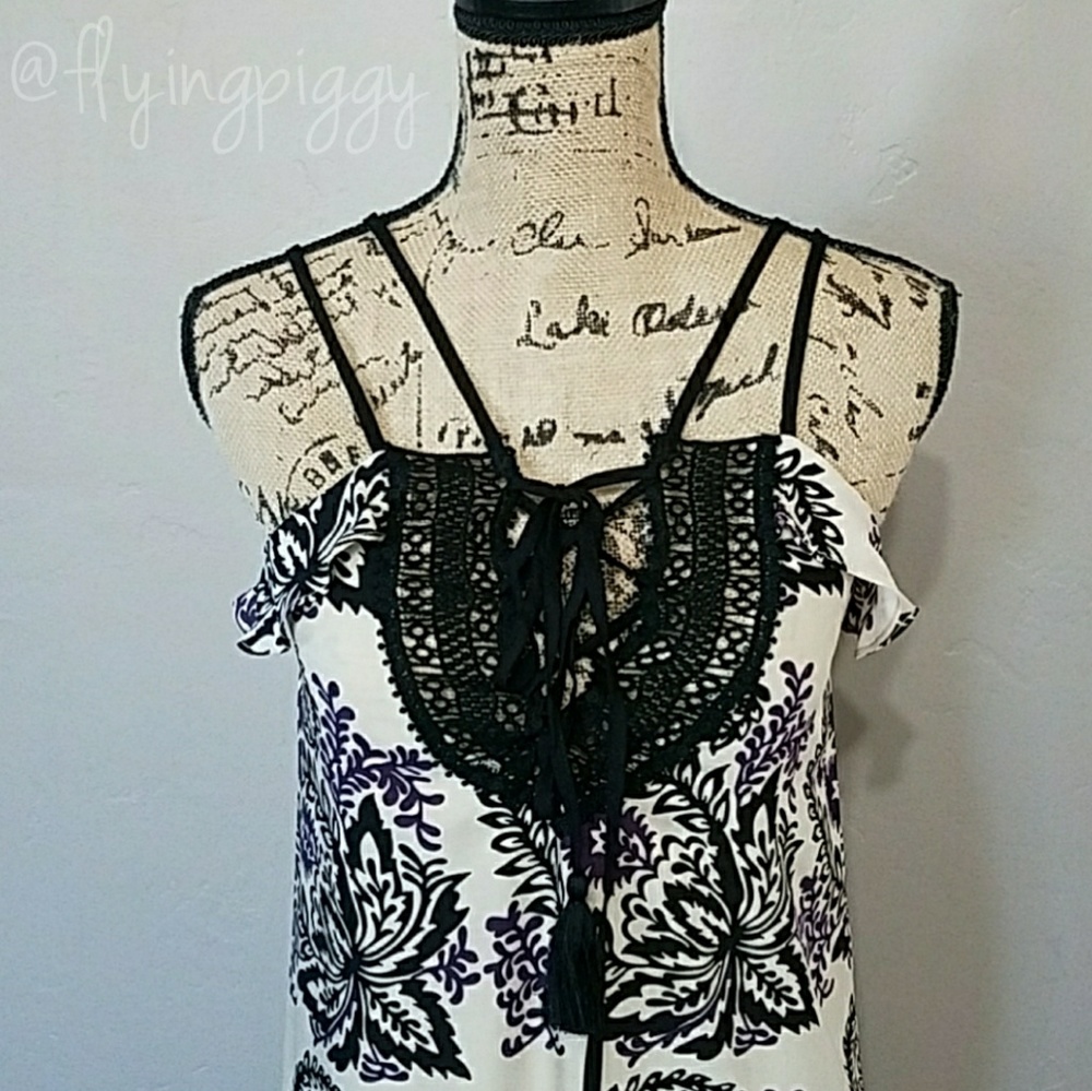 Plus Size Paisley Maxi Dress With Lace Details. - Picture 3 of 8