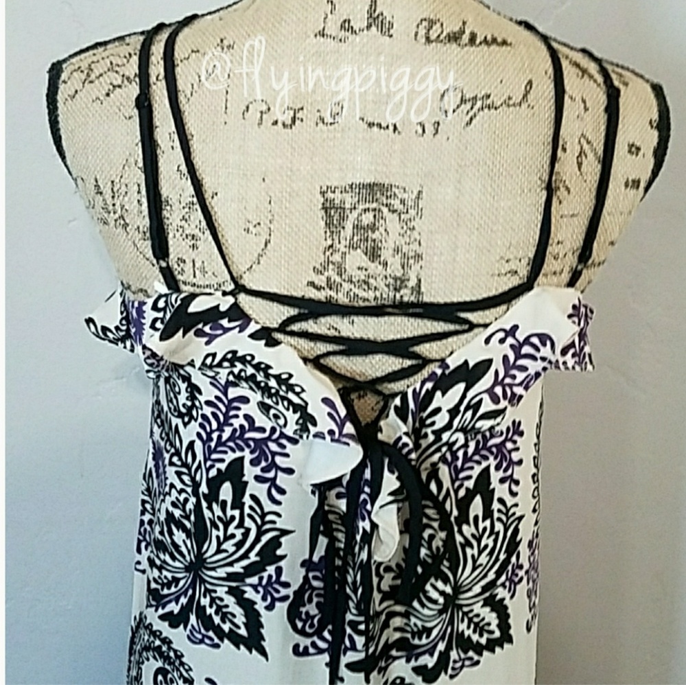 Plus Size Paisley Maxi Dress With Lace Details. - Picture 4 of 8