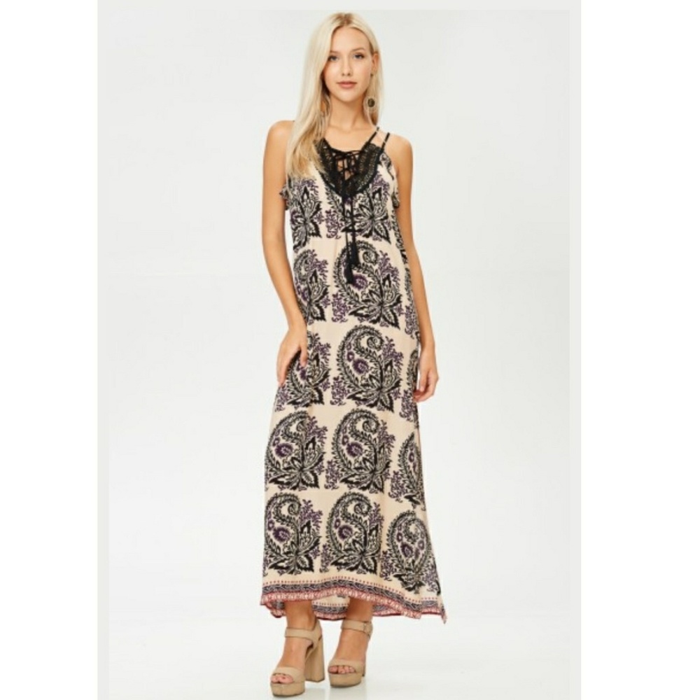 Plus Size Paisley Maxi Dress With Lace Details. - Picture 1 of 8