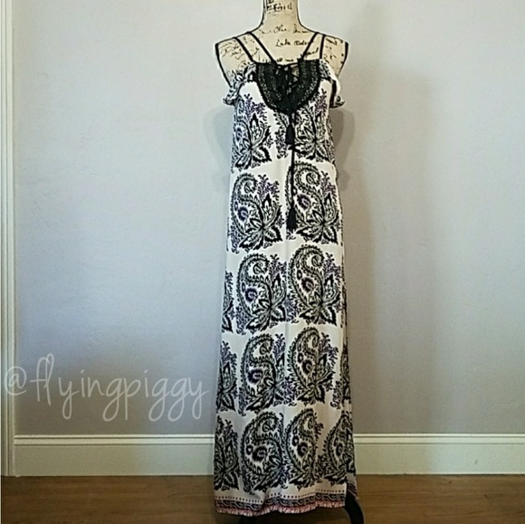 Plus Size Paisley Maxi Dress With Lace Details. - Picture 2 of 8