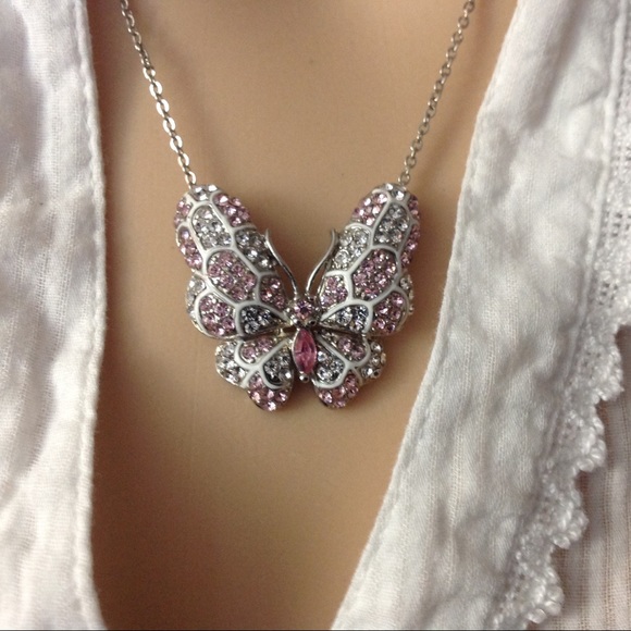 Beautiful butterfly necklace - Picture 8 of 8
