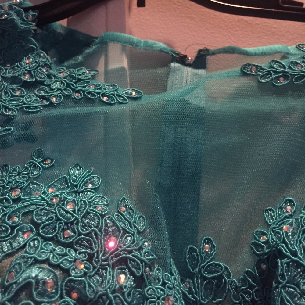 MAKE ME AN OFFER! 2-piece Homecoming/prom dress - Picture 8 of 8