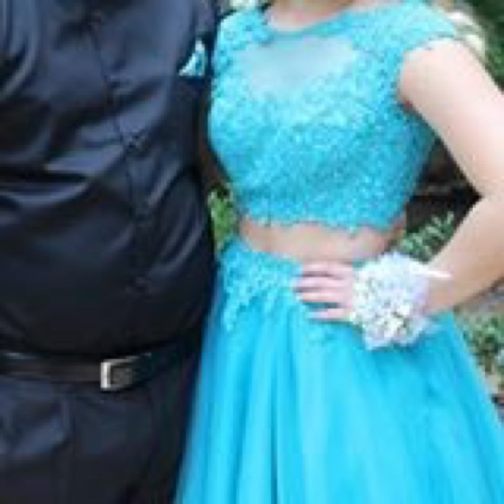 MAKE ME AN OFFER! 2-piece Homecoming/prom dress