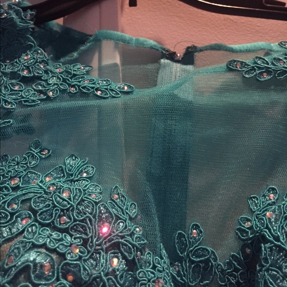 MAKE ME AN OFFER! 2-piece Homecoming/prom dress - Picture 8 of 8