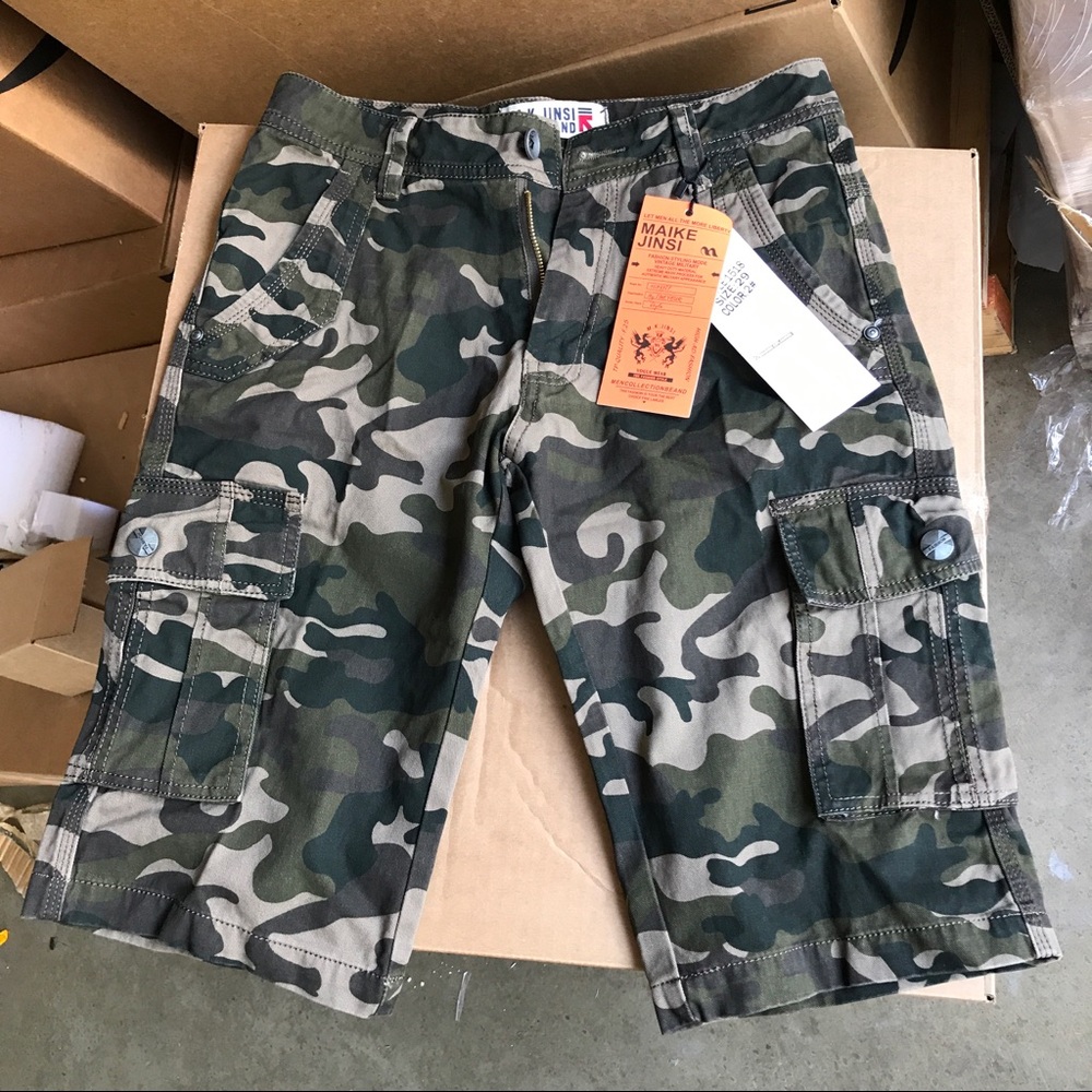 Men's Relaxed-Fit Flat-Front Cargo Shorts