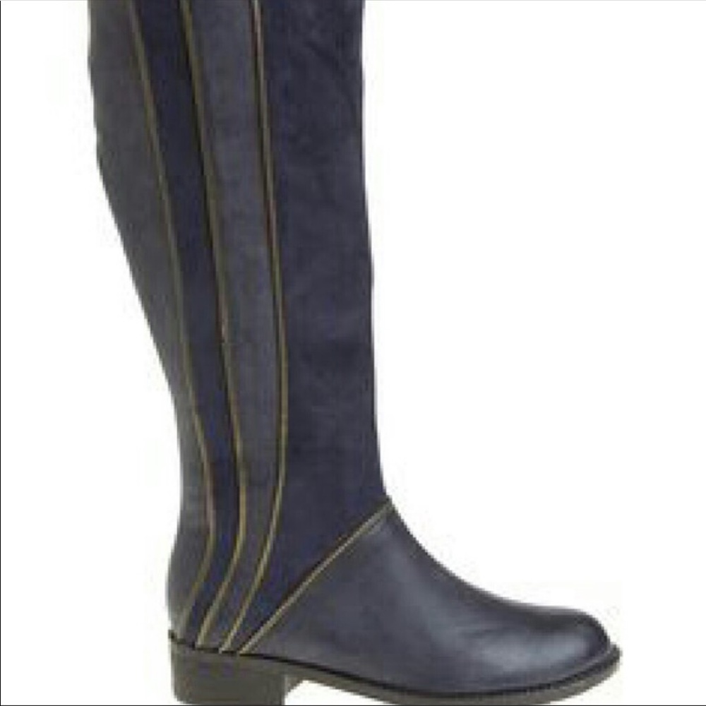 Navy steamboat boots from Passions footwear
