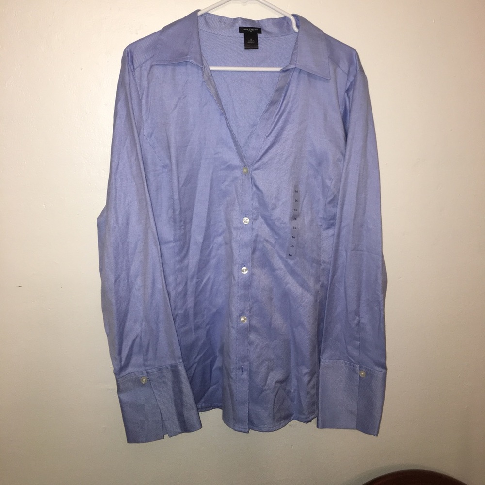❤️Ann Taylor Ladies PLUS Button Down Blouse