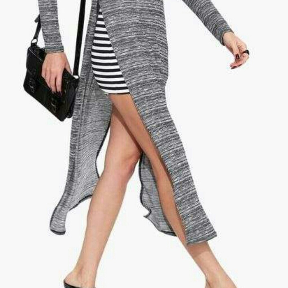 *SOLD*   DGNY Juniors Side-Slit Gray/Black Top - Picture 2 of 7