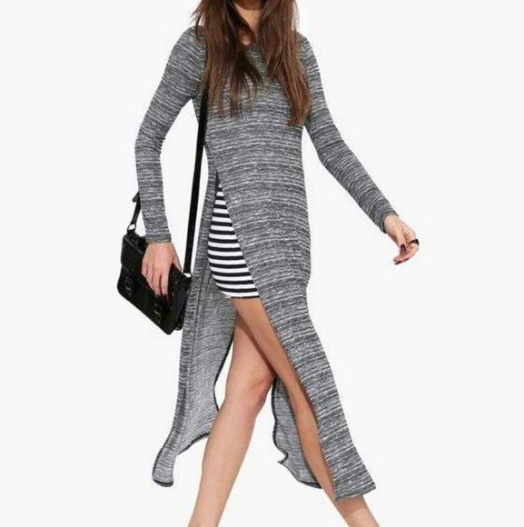 DGNY Tops - *SOLD*   DGNY Juniors Side-Slit Gray/Black Top