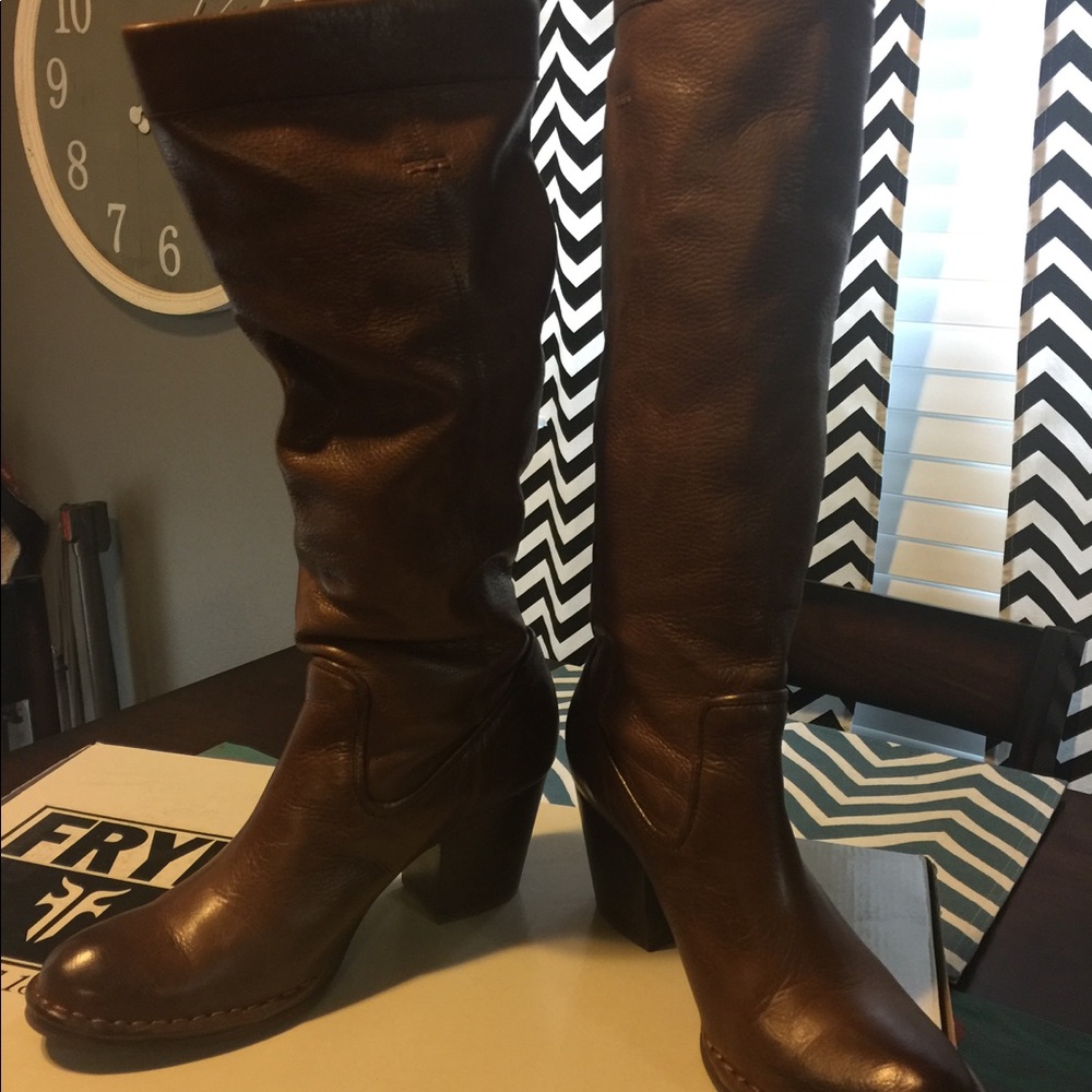 Frye Rory Scrunch Boots size 8.5M