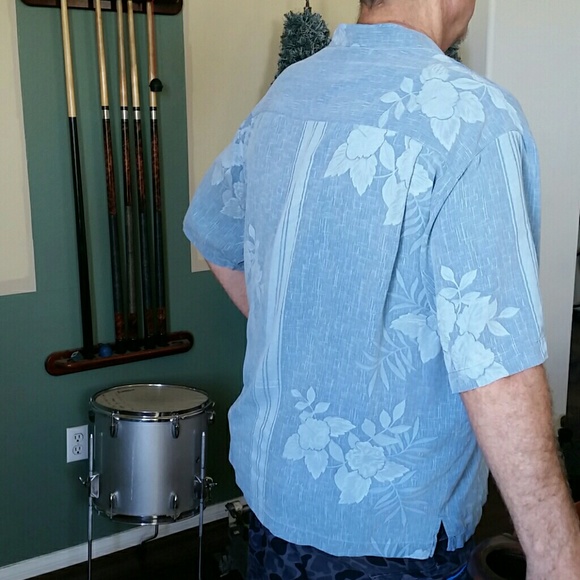 TOMMY BAHAMA 100 % SILK - Picture 1 of 4