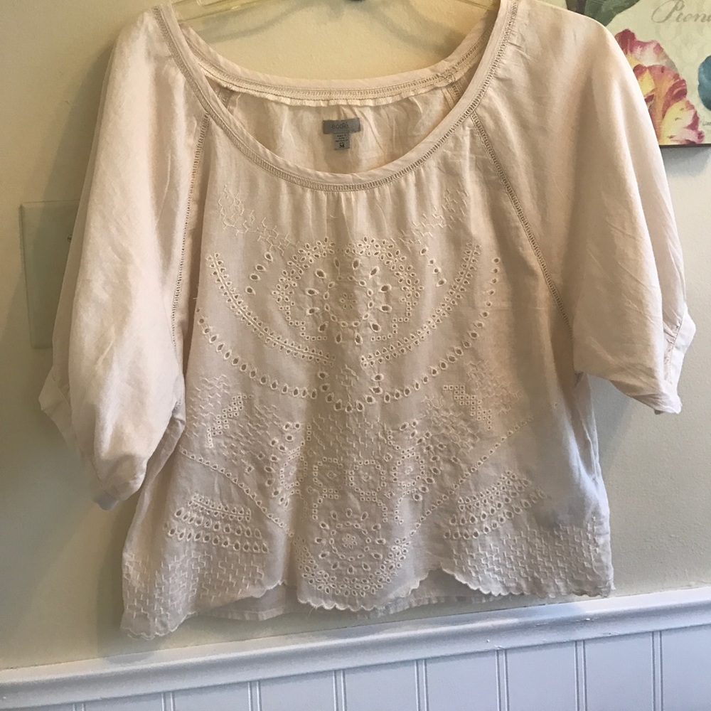 Excite creme color top. Size M