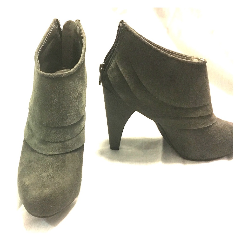 Grey faux suede botties high heel
