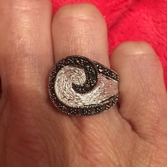 Gorgeous Marcasite ring size 7 - Picture 3 of 14