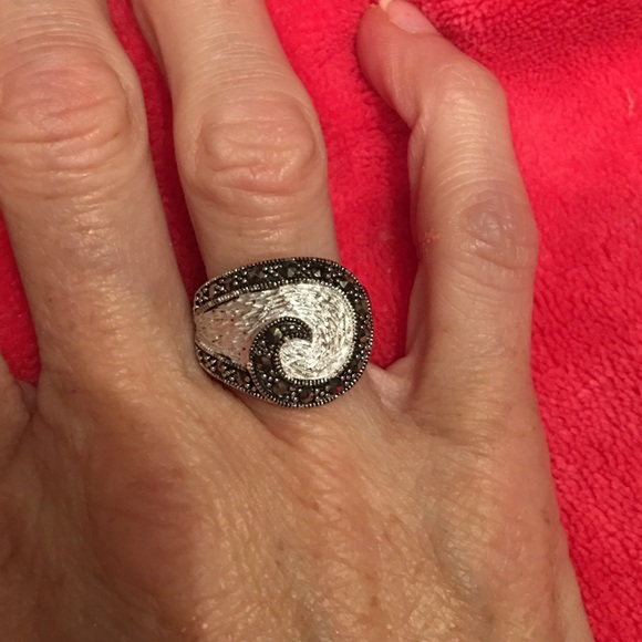 Gorgeous Marcasite ring size 7 - Picture 5 of 14