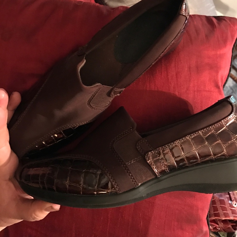 Luminous faux Croc suuuppeeerr comfy Clarks