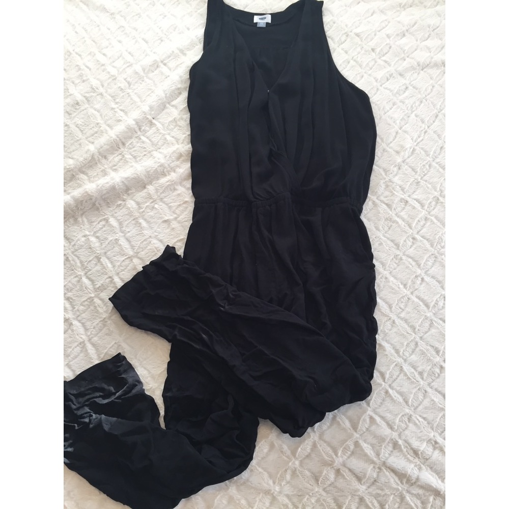 Precious black jumpsuit! Skinny at the ankle!
