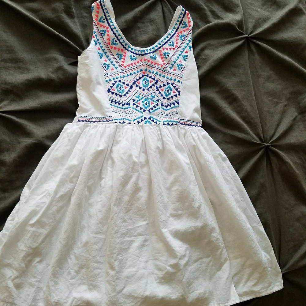 Adorable 1989 place girls embroidered dress