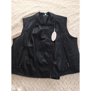 Excellent moto vest! So on trend and edgy!