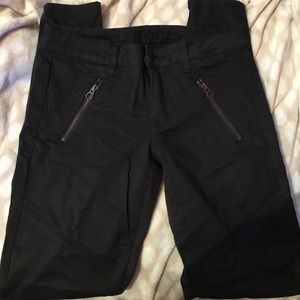 All black AE skinny jeans