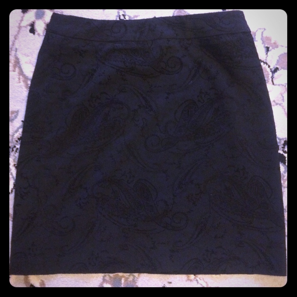 Soft black skirt with elegant design