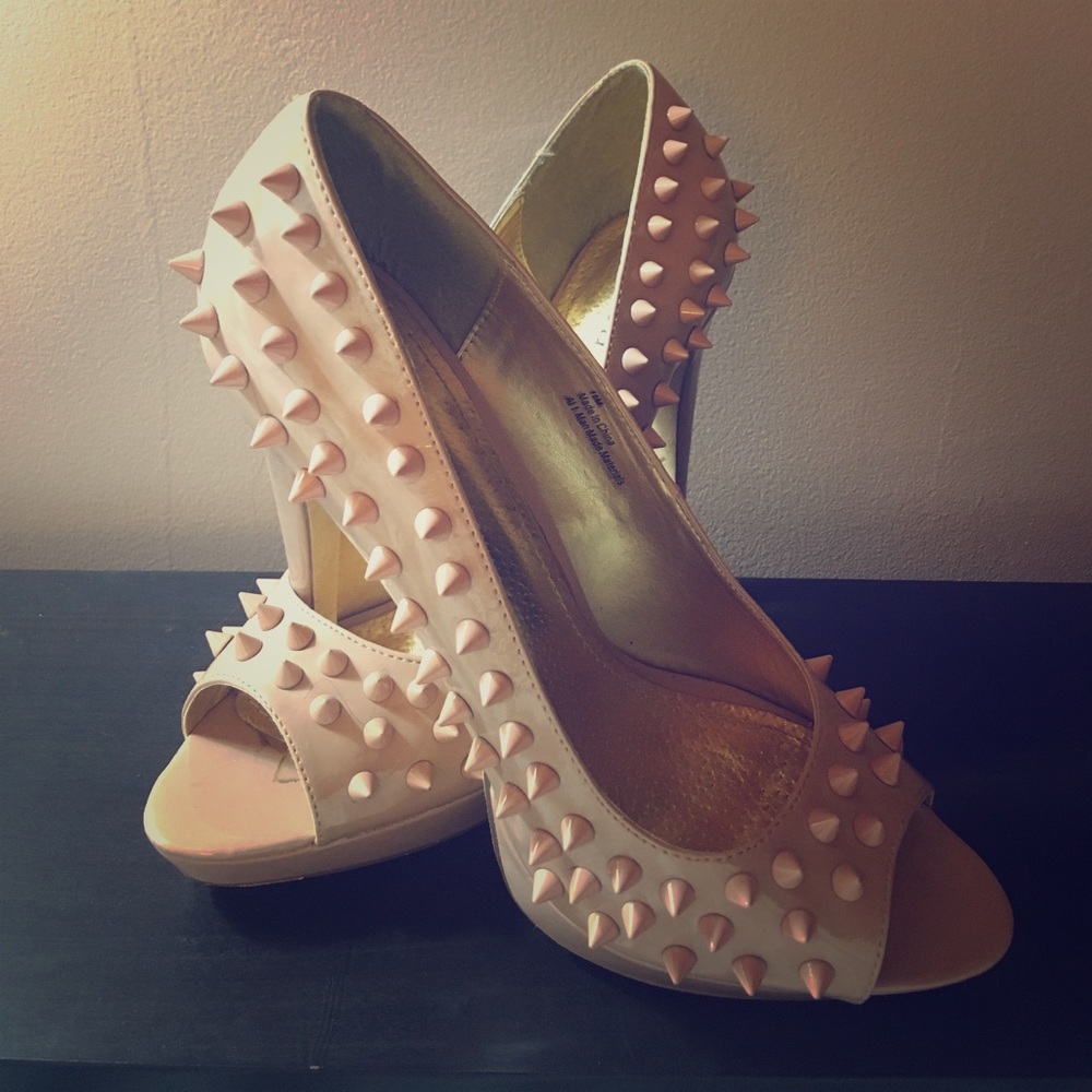 Studded Fabulousness! Nude studded pumps (size 11)