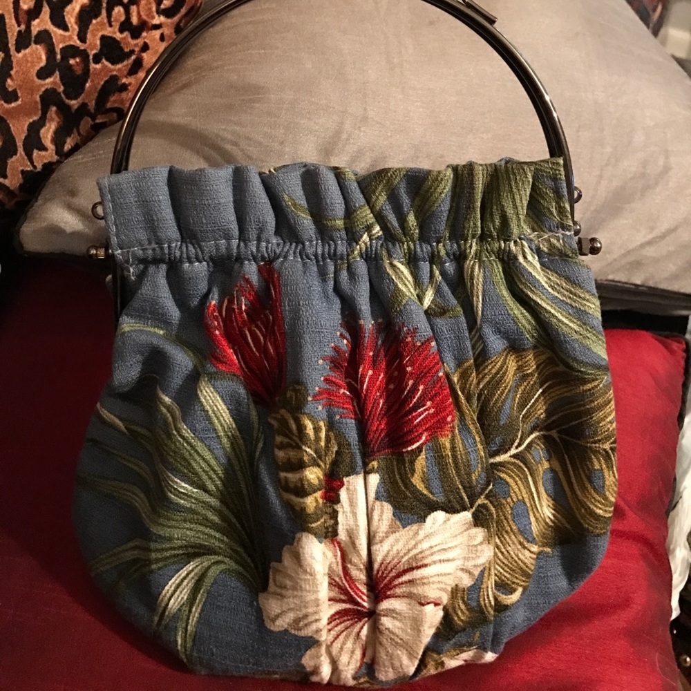 Aloha bag with flowers and authenticity