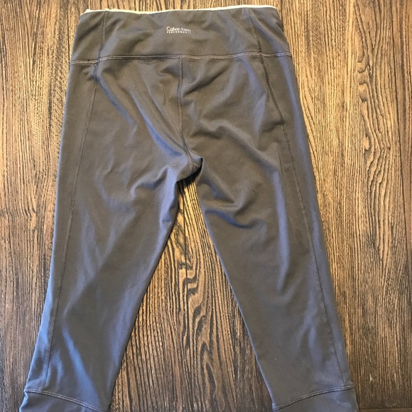 Calvin Klein Performance Quick Dry Capris - Picture 3 of 3