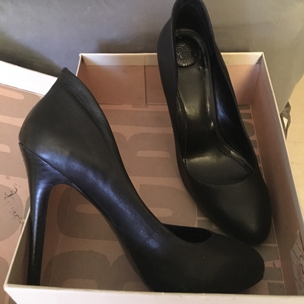 BCBGeneration Black Pumps