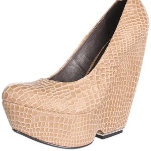 MIA Limited edition suede wedge pumps