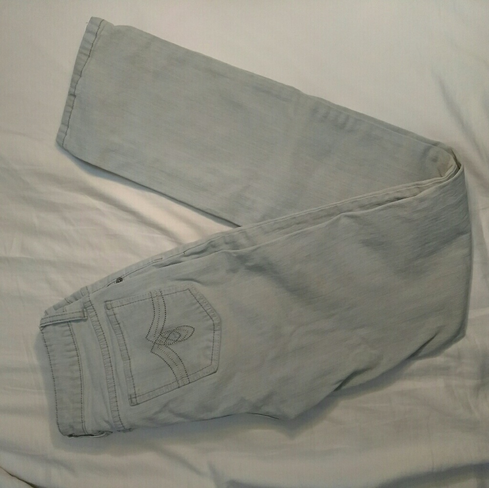 Kohl's light grey skinny jeans