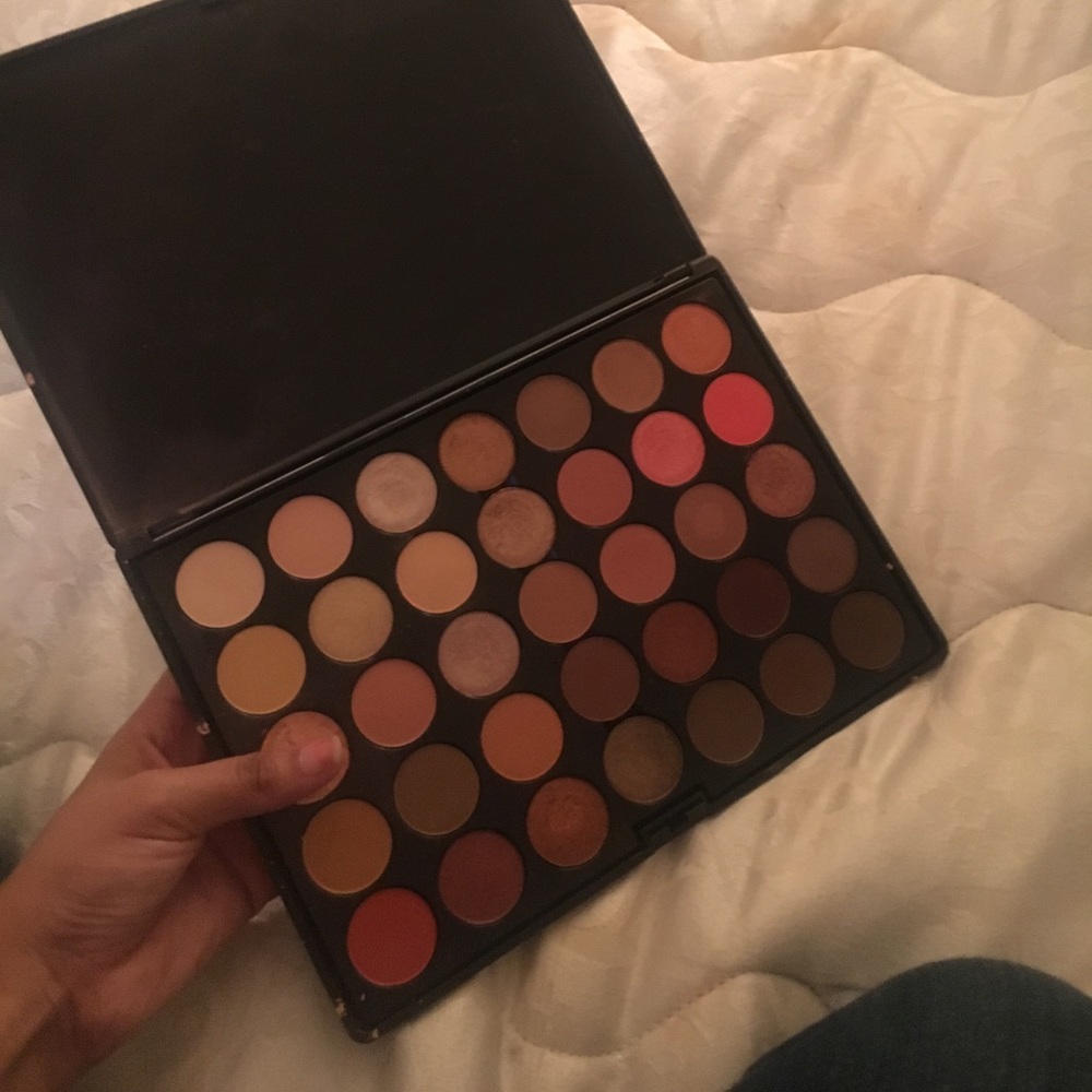 Eyeshadow palette