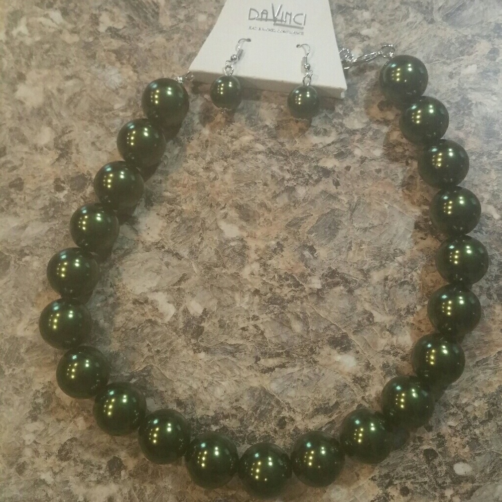 Dark Green Necklace Set