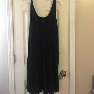 Black scoopneck sundress w/pockets!
