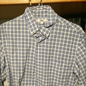 Uniqlo white and blue pattern shirt