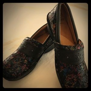 Nursemates Mules, Size 10