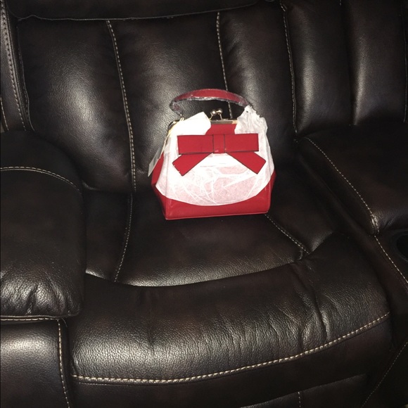 Red Patent Leather Bow Bag - Picture 6 of 6