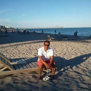 Meet your Posher, Abelardo