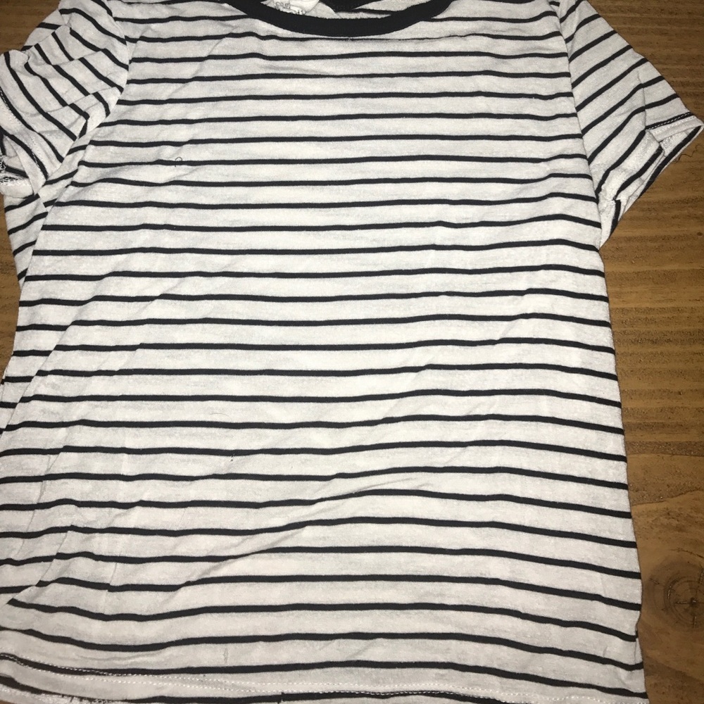 Black and Whit striped short sleeve tee