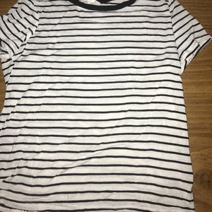 Black and Whit striped short sleeve tee