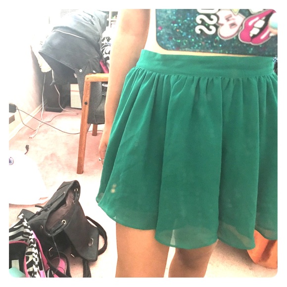 Cute skater flair skirt! - Picture 1 of 3