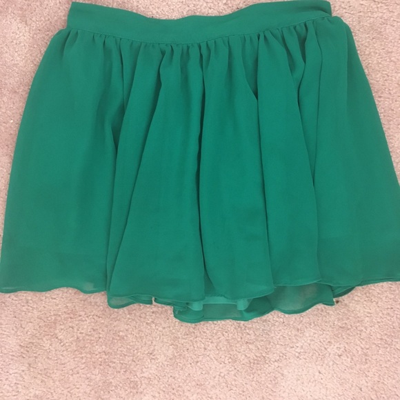 Cute skater flair skirt! - Picture 2 of 3