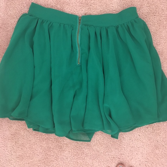Cute skater flair skirt! - Picture 3 of 3