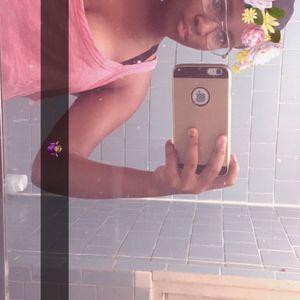 Meet your Posher, Tee