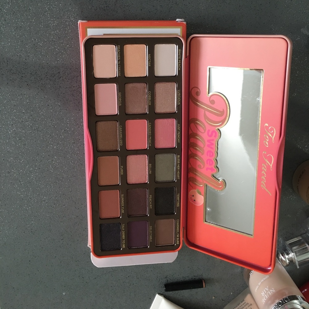 Sold----too faced sweet peach palette